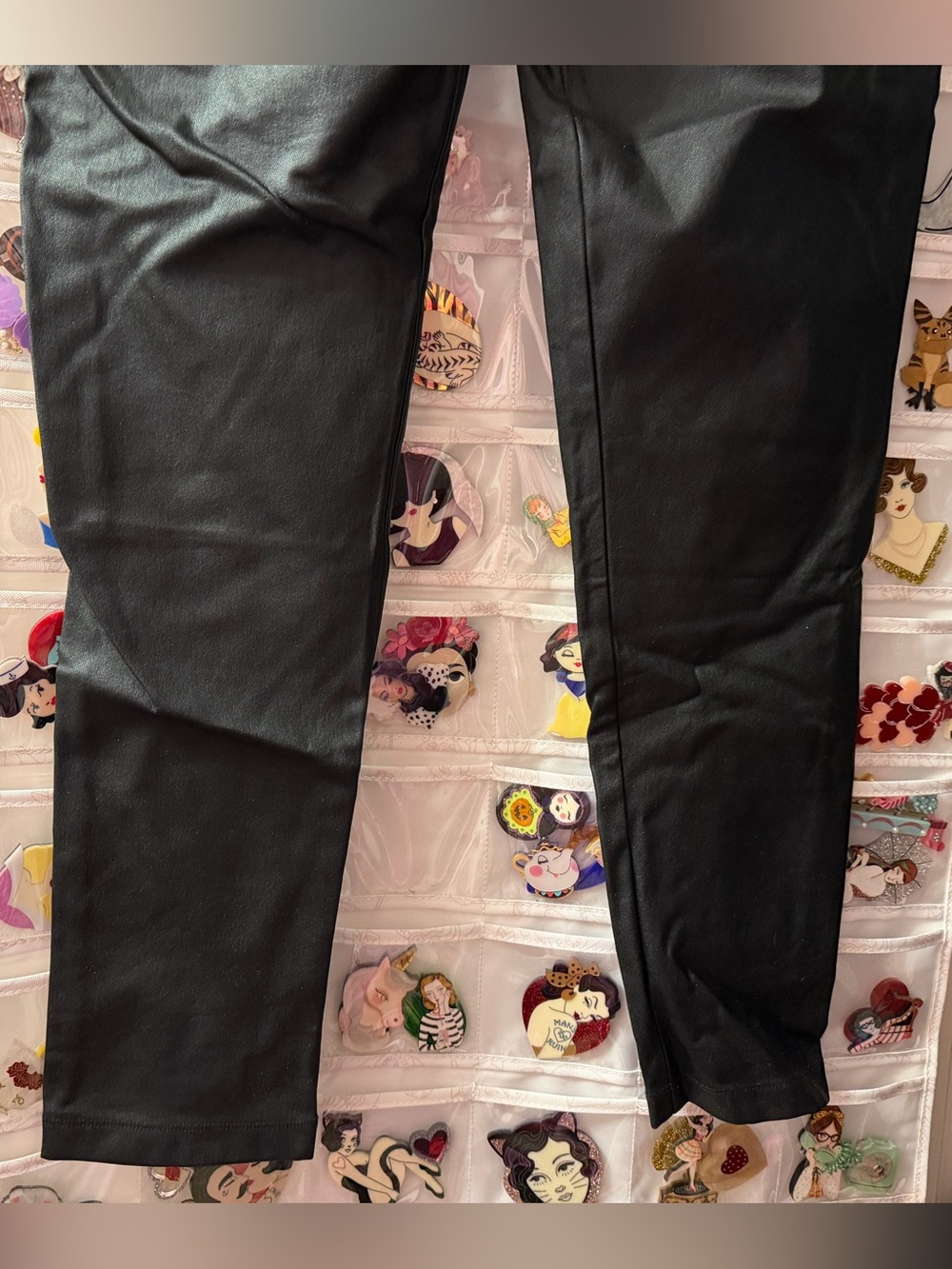 ๐2/$44๐NWOT Unique Vintage Black Vegan Leather Rizzo Cigarette Pants - Picture 10 of 11